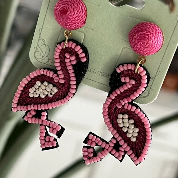 Seed bead pink flamingo earrings NWT - Picture 3 of 5